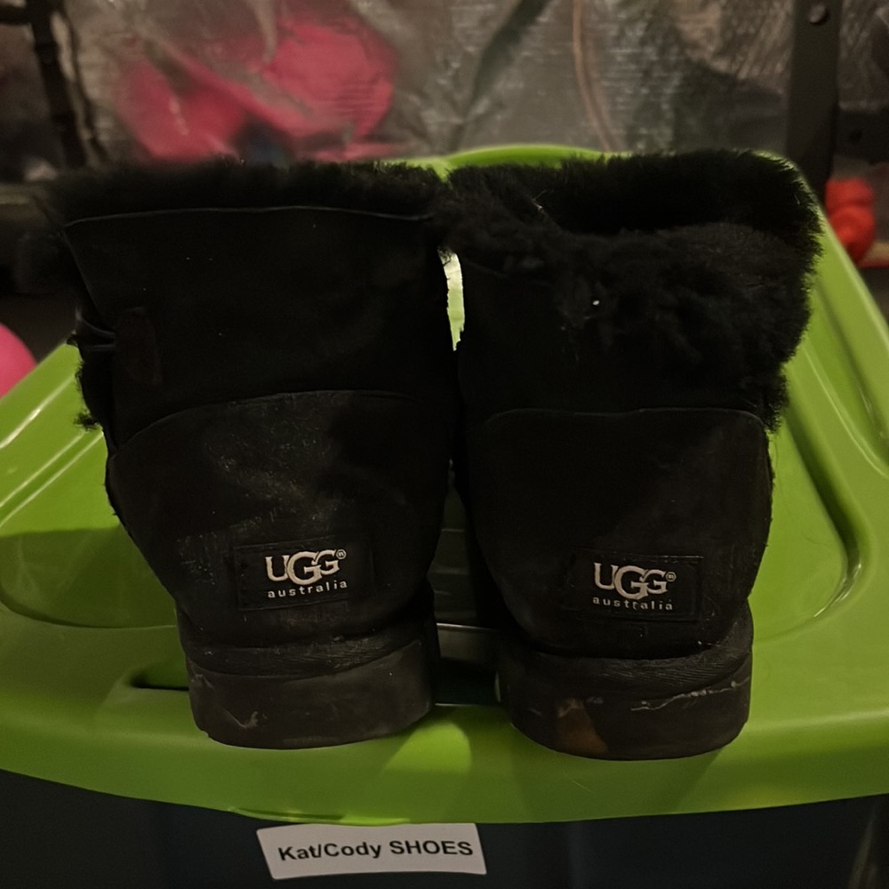 Used Ugg Mini Bailey Button - image 3